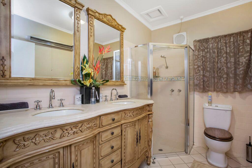 Heritage Three-Bedroom Villa with Spa Bath